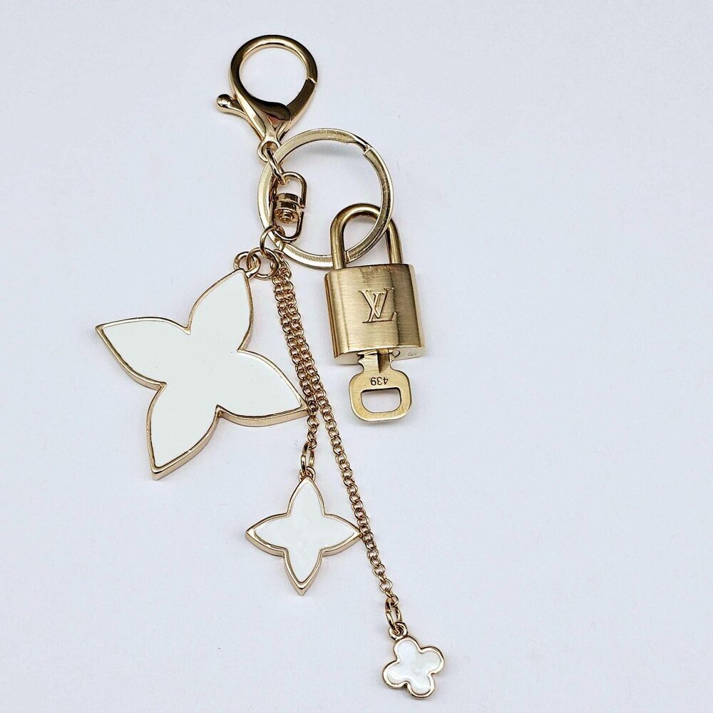 LV Gold Padlock & Key 🔒 Authentic Louis Vuitton Bag Unbranded Flower Charm - Picture 4 of 11